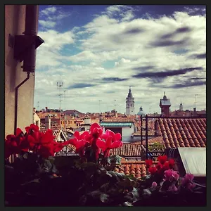 Lion Rooftop Novita' Apartment