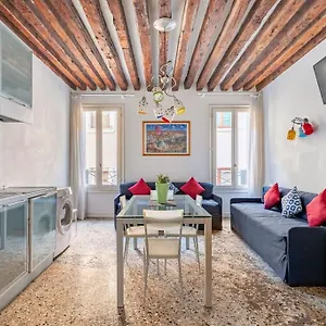 https://ovosodo-apartaments-1-venezia.hotelslidodijesolo.com